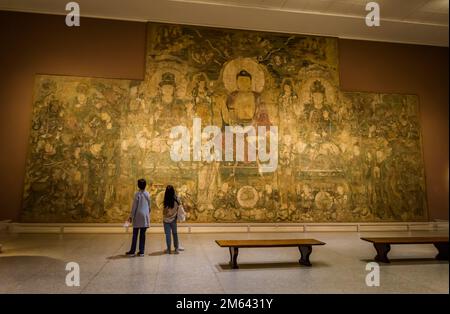 Buddha der Medizin, Yuan-Dynastie, Wandmalerei der Provinz Shanxi aus dem 14. Jahrhundert, wasserbasierte Pigmente auf einem Fundament aus Lehm vermischt mit Stroh, antik Stockfoto