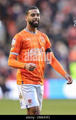 Blackpool, Großbritannien. 02. Januar 2023. CJ Hamilton #22 von Blackpool während des Sky Bet Championship-Spiels Blackpool vs Sunderland in Bloomfield Road, Blackpool, Großbritannien, 1. Januar 2023 (Foto von Mark Cosgrove/News Images) in Blackpool, Großbritannien, am 1./2. Januar 2023. (Foto: Mark Cosgrove/News Images/Sipa USA) Guthaben: SIPA USA/Alamy Live News Stockfoto