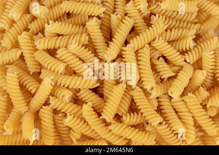 Auswahl an Arten und Formen trockener italienischer Pasta. Hintergrund Stockfoto