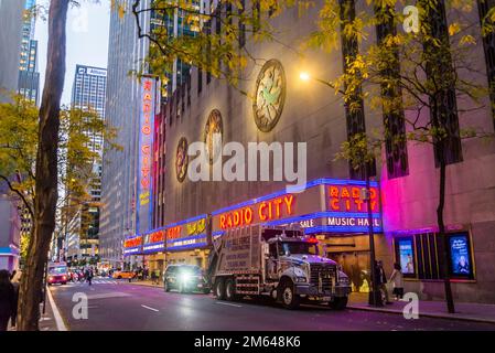 Radio City Music Hall, legendäres Art déco-Theater mit den Rockettes, Konzerten und mehr, New York City, USA Stockfoto