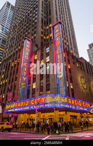 Radio City Music Hall, legendäres Art déco-Theater mit den Rockettes, Konzerten und mehr, New York City, USA Stockfoto