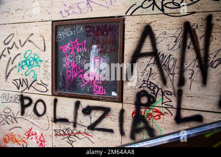 Wandbilder, Straßenkunst in Parma Italien Stockfoto