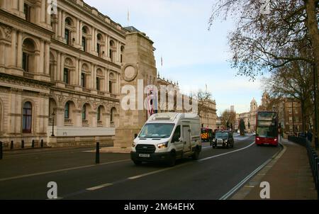 Blick auf das Cenotaph war Memorial in der Stadt Westminster, London, Großbritannien, Europa Stockfoto