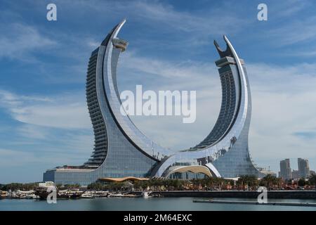 Lusail, Katar - 29. November 2022: Katara Twin Tower Hotel, Lusail Marina Park Doha, Katar. Stockfoto