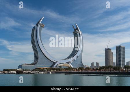 Lusail, Katar - 29. November 2022: Katara Twin Tower Hotel, Lusail Marina Park Doha, Katar. Stockfoto