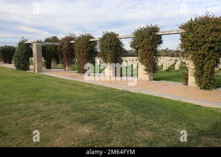 Der kanadische Militärfriedhof. Italien hat das Land gespendet, auf dem der Friedhof steht, um dem ultimativen Opfer zu danken und es zu ehren. Stockfoto