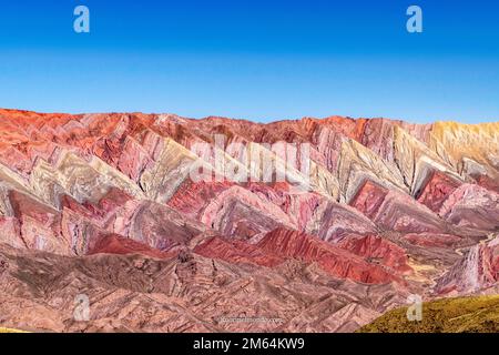 Serranía de Hornocal. Ein Berg mit 14 Farben Stockfoto