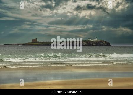 Inner Farne vor der Küste von Northumberland. Bild aus Bamburgh Beach Stockfoto