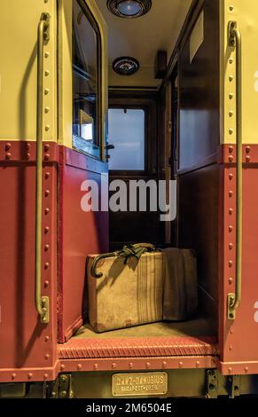 Baskisches Eisenbahnmuseum mit Fahrzeugen wie Dampf-, Diesel- und Elektrolokomotiven, Autos und verschiedenen Arten von Wagen. Urola Eisenbahn Stockfoto