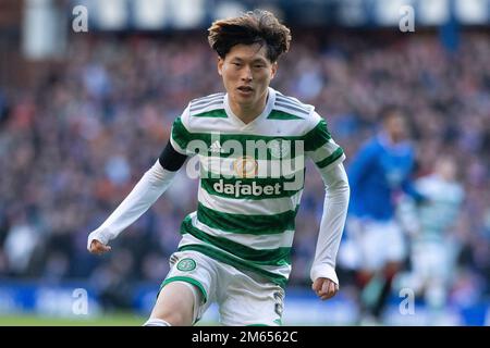 Glasgow, Großbritannien. 02. Januar 2023. Ibrox Stadium Glasgow, Schottland, Januar 2. 2023: Kyogo Furuhashi von Celtic beim Cinch Scottish Premiership Match zwischen Rangers FC und Celtic FC am 2. Januar 2023 in Glasgow, Vereinigtes Königreich. (Foto: Richard Callis/SPP) (Richard Callis/SPP) Kredit: SPP Sport Press Photo. Alamy Live News Stockfoto