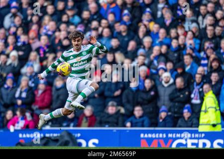 Glasgow, Großbritannien. 02. Januar 2023. Ibrox Stadium Glasgow, Schottland, Januar 2. 2023: JOTA of Celtic in Action beim Cinch Scottish Premiership Match zwischen Rangers FC und Celtic FC am 2. Januar 2023 in Glasgow, Vereinigtes Königreich. (Foto: Richard Callis/SPP) (Richard Callis/SPP) Kredit: SPP Sport Press Photo. Alamy Live News Stockfoto