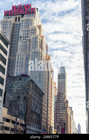 Das New Yorker Hotel auf der 8. Die 1929 erbaute Avenue ist berühmt für ihr Gebäude im Art déco-Stil Stockfoto
