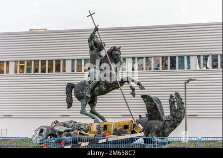 Skulptur mit dem Titel "gute Niederlagen Böse", die den Vereinten Nationen von der Sowjetunion 1990 in New York präsentiert wurde am 27. April 2014 wurde der Drache aus Fr. Stockfoto