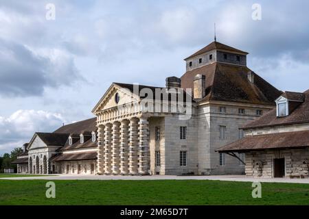 Arc-et-Senans, Saline Royal, 1779 von Claude-Nicolas Ledoux erbaut, Haus des Direktors und Salzwerkstätten Stockfoto