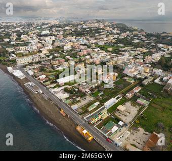 Procida ist eine der Flegrean-Inseln vor der Küste Neapels in Süditalien Stockfoto