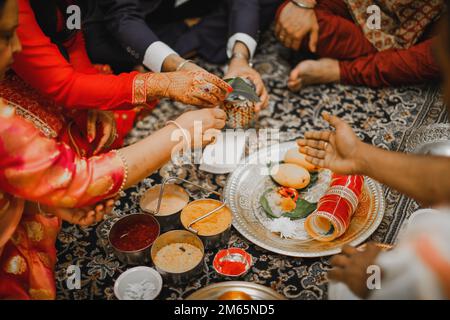 indische Hochzeitszeremonie hindu-islam-Zeremonie für Braut und Bräutigam Stockfoto