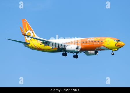 NOK Air Boeing 737-800 fliegt. Flugzeug 737 von NokAir Thailand (NOK Air Thailand). Stockfoto