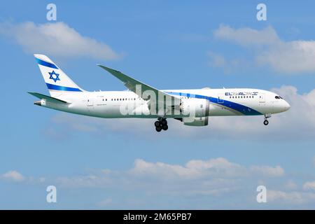 El Al Boeing 787 Dreamliner Flugzeug fliegt. Luftfahrzeug 787-8 von El Al Airlines. Stockfoto