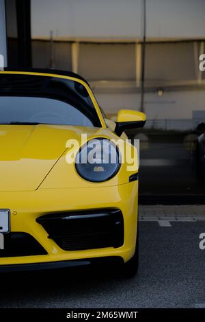 Porsche, gelb 911 Targa 4s Stockfoto