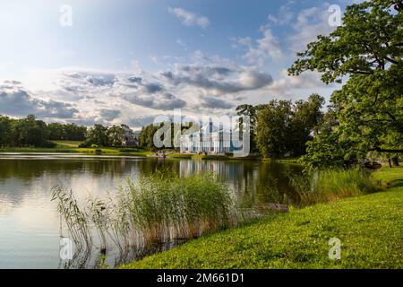 Puschkin, Russland - 12. Juli 2022: Der Blick auf den Katharinenpark in Zarskoye Selo Stockfoto