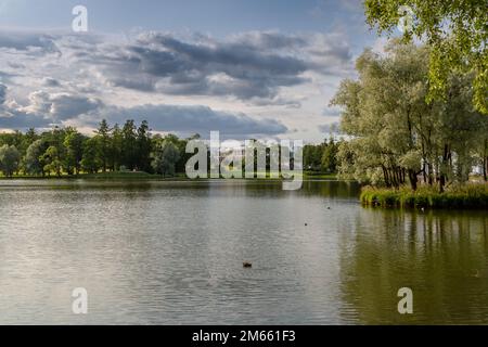 Puschkin, Russland - 12. Juli 2022: Der Blick auf den Katharinenpark in Zarskoye Selo Stockfoto