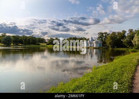 Puschkin, Russland - 12. Juli 2022: Der Blick auf den Katharinenpark in Zarskoye Selo Stockfoto