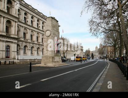 Blick auf das Cenotaph war Memorial in der Stadt Westminster, London, Großbritannien, Europa Stockfoto