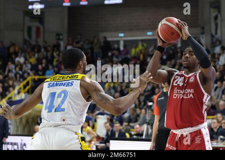 Palaolimpia, Verona, Italien, 02. Januar 2023, Frank Bartley - Pallacanestro Trieste während Tezenis Verona gegen Pallacanestro Trieste - Italienischer Basketball A-Serie Championship Stockfoto