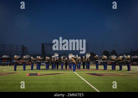 Die Marineband San Diego spielte die Nationalhymne vor Spielbeginn in San Diego, Kalifornien, am 6. April 2022. Das Marinekorps hat mit den USA zusammengearbeitet Open Cup, ein Single-Elimination-Turnier für Männer, für ein Spiel zwischen den Albion San Diego Loyals und den San Diego Loyals zur Unterstützung der örtlichen Sportler. Stockfoto