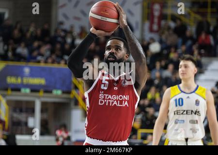 Palaolimpia, Verona, Italien, 02. Januar 2023, Corey Davis Jr - Pallacanestro Trieste im Freiwurf während Tezenis Verona vs Pallacanestro Trieste - Italienischer Basketball A-Serie Championship Stockfoto