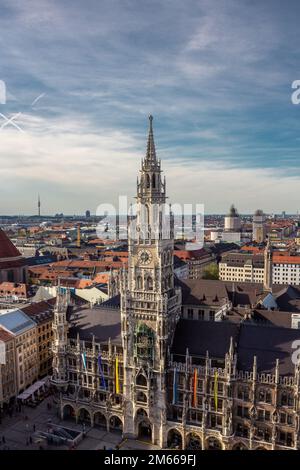 Luftaufnahme Rathaus am Marienplatz in München, Deutschland Stockfoto