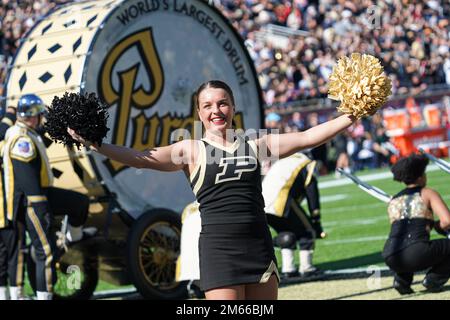 Orlando, Florida, USA, 2. Januar 2023, Purdue Cheerleader lächelt während der Cheez-IT Citrus Bowl im Camping World Stadium (Foto: Marty Jean-Louis) Kredit: Marty Jean-Louis/Alamy Live News Stockfoto