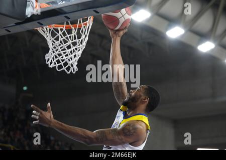 Palaolimpia, Verona, Italien, 02. Januar 2023, Jamarr Sanders – Tezenis Verona während Tezenis Verona gegen Pallacanestro Trieste – Italienischer Basketball A Series Championship Stockfoto