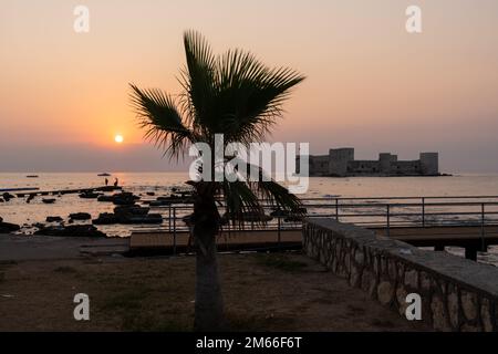 Mersin, Türkei - 24. August 2021: Kizkalesi oder Maiden Castle in der Nähe von Mersin Stockfoto