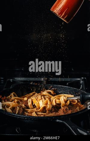 Tagliatelle Past und Ragu Stockfoto