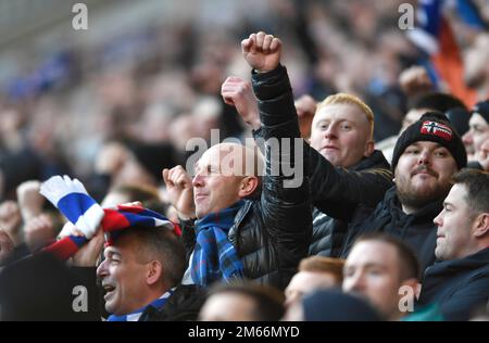 Glasgow, Großbritannien. 2. Januar 2023. Rangers-Fans während des Cinch-Premiership-Spiels im Ibrox Stadium, Glasgow. Der Bildausdruck sollte lauten: Neil Hanna/Sportimage Credit: Sportimage/Alamy Live News Stockfoto