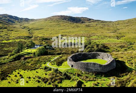 Staigue Fort in der Nähe von Sneem auf der Iveragh Peninsula Co Kerry, Irland. Großes prähistorisches Trockensteinringfort aus später Eisenzeit oder cashel. Datum: 300–400 n. Chr Stockfoto