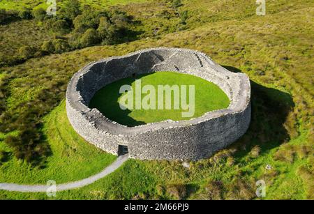 Staigue Fort in der Nähe von Sneem auf der Iveragh Peninsula Co Kerry, Irland. Großes prähistorisches Trockensteinringfort aus später Eisenzeit oder cashel. Datum: 300–400 n. Chr Stockfoto