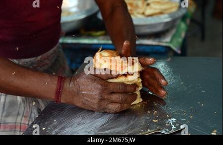 Roti/Paratha-Brot in einem kleinen Restaurant in Madurai, Tamil Nadu, Indien. Stockfoto