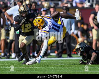 Orlando, Florida, USA. 2. Januar 2023: LSU Tigers Wide Receiver Brian Thomas Jr. (11) während des 1. Quartals Cheez-IT Citrus Bowl zwischen LSU Tigers vs Purdue Boilermakers im Camping World Stadium in Orlando, FL. Romeo T Guzman/CSM Kredit: CAL Sport Media/Alamy Live News Stockfoto