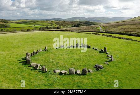 Swinside Stone Circle alias Sunkenkirk. In der Nähe von Broughton in Furness, Cumbria. Neolithisch. Nach Südosten. Luftdrohne Stockfoto