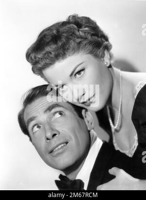 GARY MERRILL und ANNE BAXTER als Eve Portrait in ALLEN ÜBER EVE 1950 Regisseur / Drehbuch JOSEPH L. MANKIEWICZ Geschichte Mary Orr Garderobe Direktor Charles Le Maire Musik Alfred Newman Produzent Darryl F. Zanuck Twentieth Century Fox Stockfoto