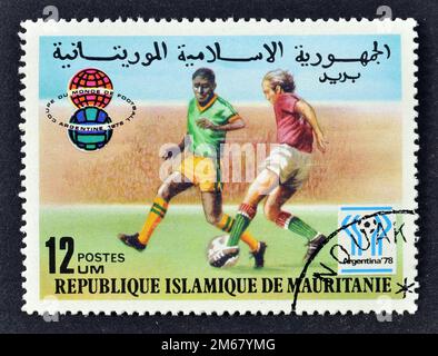 Von Mauretanien gedruckte Briefmarke, die Argentiniens Sieg bei der Fußballweltmeisterschaft zeigt, etwa 1978. Stockfoto
