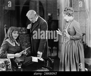 MARY PICKFORD als Cedric Errol JOSEPH J. DOWLING und MARY PICKFORD als Witwe Errol in LITTLE LORD FAUNTLEROY 1921 Directors ALFRED E. GREEN und JACK PICKFORD Roman Frances Hodgson Burnett Art Direction Stephen Goosson Mary Pickford Company / United Artists Stockfoto