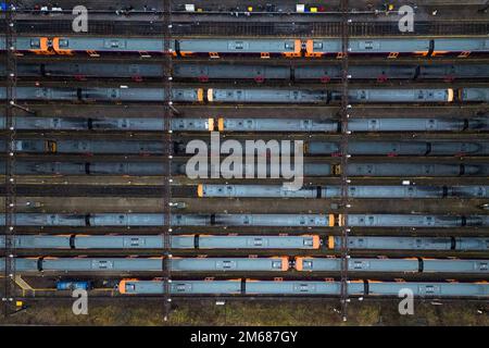 Tyseley, Birmingham, England, 3. Januar 2023: Abgestellte und leere Züge der West Midlands Railway im Bahnwartungsdepot Tyseley in Birmingham, da die Eisenbahnarbeiter zu Beginn des neuen Jahres an einem Streik teilnehmen. Quelle: Stop Press Media/Alamy Live News Stockfoto