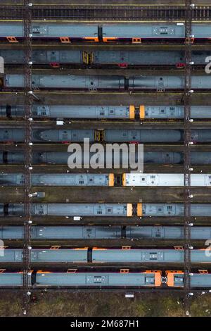 Tyseley, Birmingham, England, 3. Januar 2023: Abgestellte und leere Züge der West Midlands Railway im Bahnwartungsdepot Tyseley in Birmingham, da die Eisenbahnarbeiter zu Beginn des neuen Jahres an einem Streik teilnehmen. Quelle: Stop Press Media/Alamy Live News Stockfoto