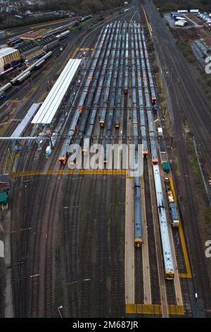 Tyseley, Birmingham, England, 3. Januar 2023: Abgestellte und leere Züge der West Midlands Railway im Bahnwartungsdepot Tyseley in Birmingham, da die Eisenbahnarbeiter zu Beginn des neuen Jahres an einem Streik teilnehmen. Quelle: Stop Press Media/Alamy Live News Stockfoto