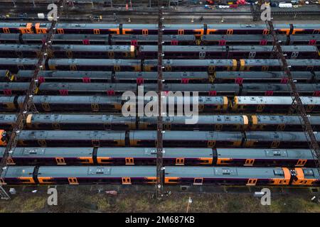 Tyseley, Birmingham, England, 3. Januar 2023: Abgestellte und leere Züge der West Midlands Railway im Bahnwartungsdepot Tyseley in Birmingham, da die Eisenbahnarbeiter zu Beginn des neuen Jahres an einem Streik teilnehmen. Quelle: Stop Press Media/Alamy Live News Stockfoto