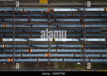 Tyseley, Birmingham, England, 3. Januar 2023: Abgestellte und leere Züge der West Midlands Railway im Bahnwartungsdepot Tyseley in Birmingham, da die Eisenbahnarbeiter zu Beginn des neuen Jahres an einem Streik teilnehmen. Quelle: Stop Press Media/Alamy Live News Stockfoto