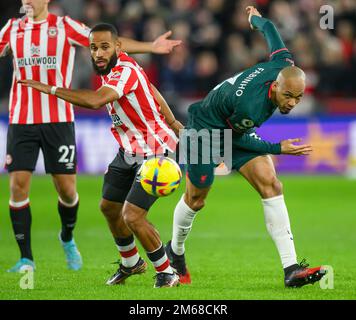 London, Großbritannien. 02. Januar 2023. 02. Januar 2023 - Brentford/Liverpool - Premier League - GTECH Community Stadium Fabinho in Liverpool und Brentford's Bryan Mbeumo Picture Credit: Mark Pain/Alamy Live News Stockfoto